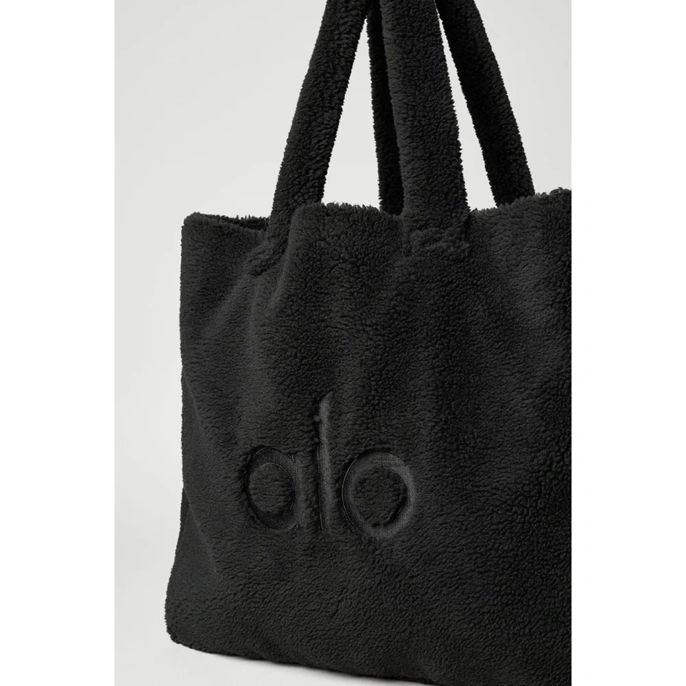 Alo Yoga Foxy Sherpa Tote Black One Size